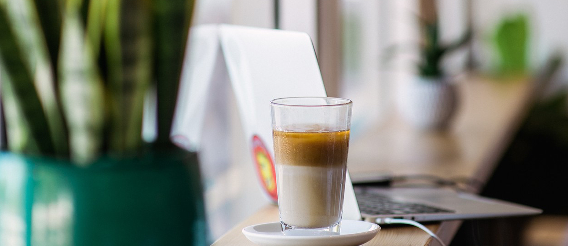 Café en mesa de Otosan